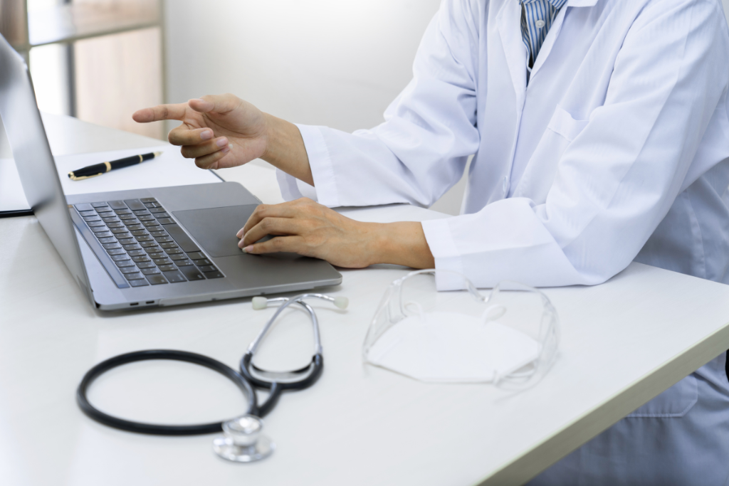 Software para fichas clínicas: descubre las ventajas de utilizarlo